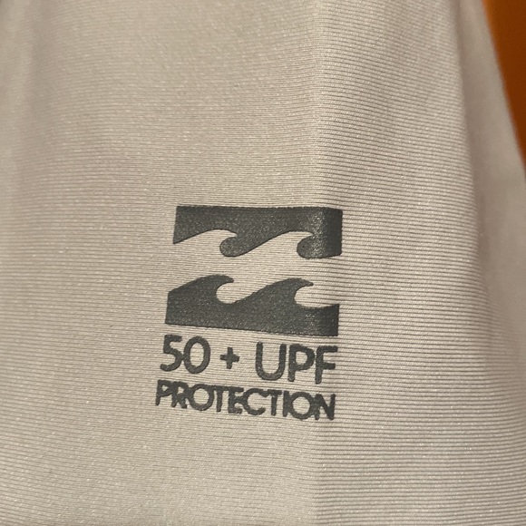 Rash guard, 50+ UPF, Billabong XL - Picture 2 of 4